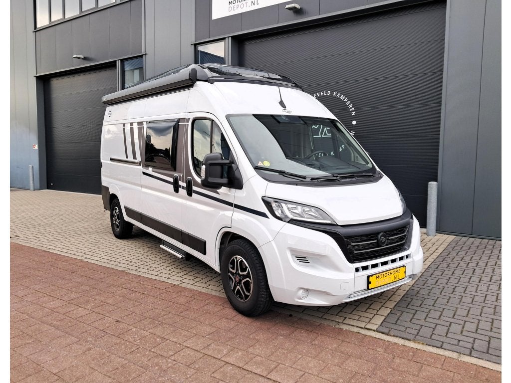 Carado CVE 600 Slaapdak / zonnepaneel / levelsysteem, Automaat, Ringverwarming, Fiat, Bedrijf