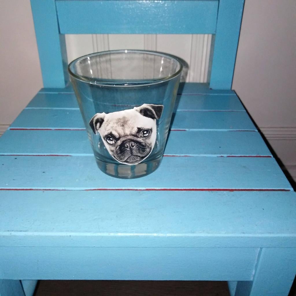Mopshond / Pug 2 mokken en 1 glas en een pug wandbordje, Ophalen, Gebruikt