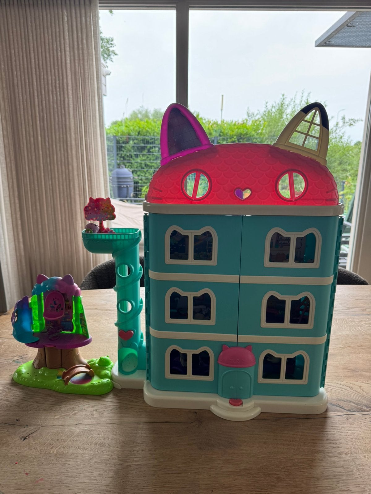 Gabbys dolhouse met extra uitbreiding zie foto’s, Ophalen, Gebruikt, Poppenhuis