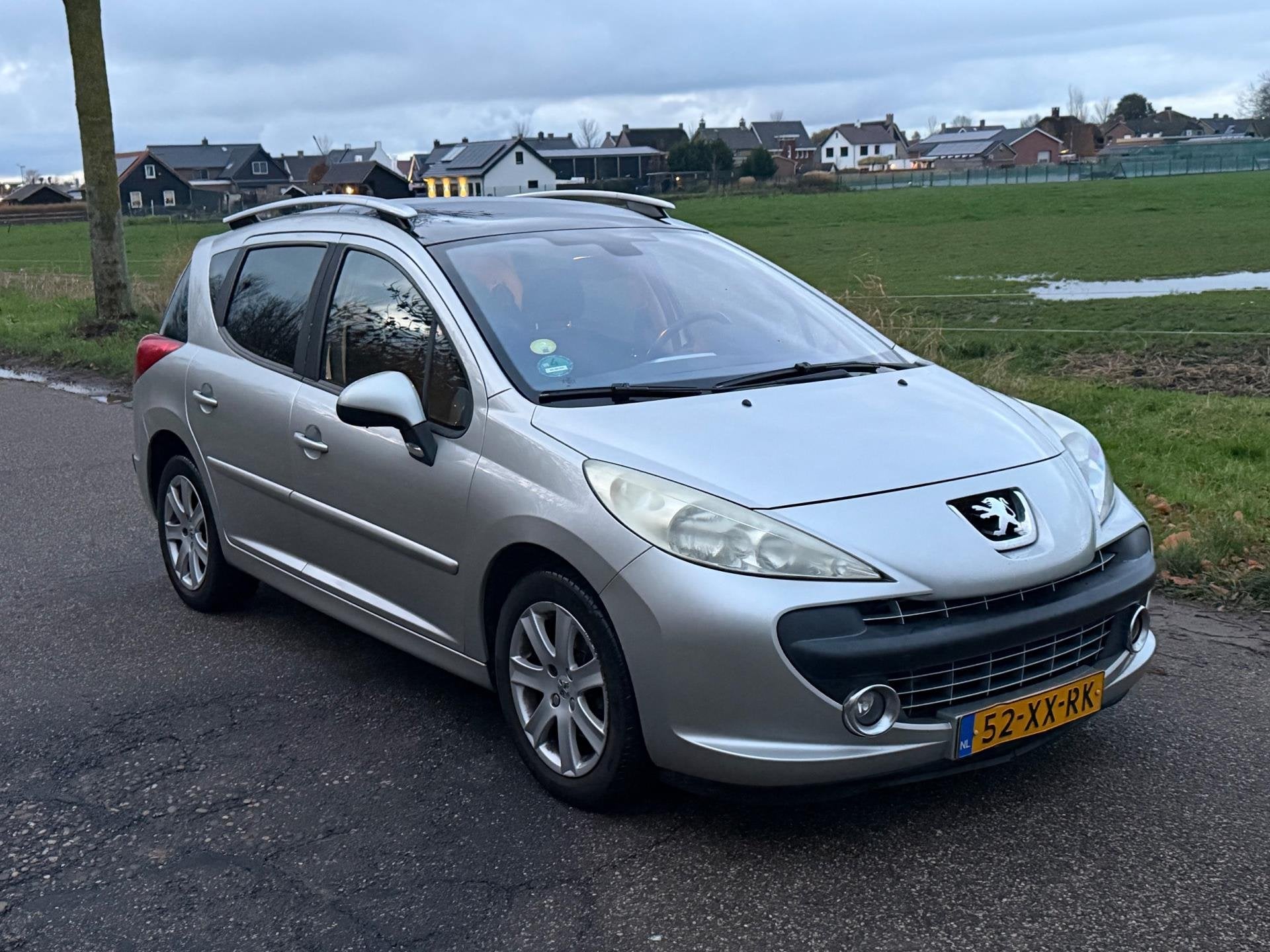 Peugeot 207 SW 1.6 VTi XS Première Airco APK 06-2027 NAP, Voorwielaandrijving, Stof, Gebruikt, Zwart