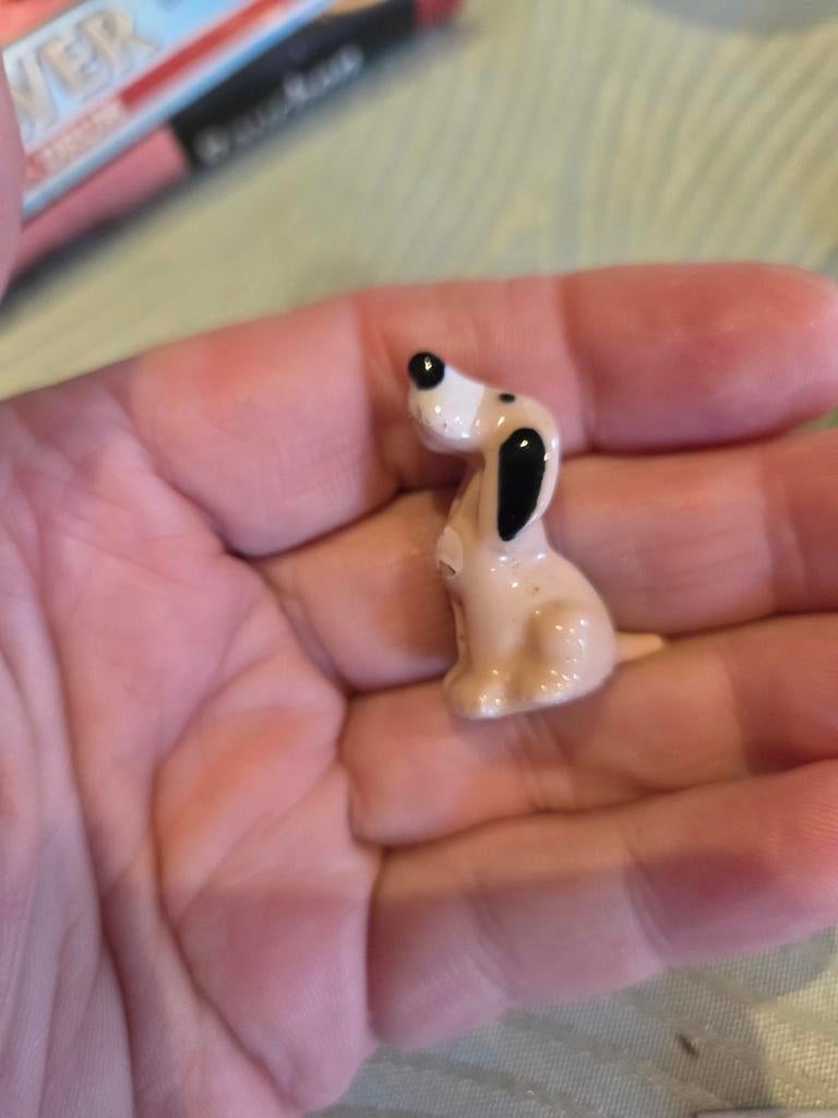 Miniatuur Porseleinen Hondje - Schattig Decoratiebeeldje, Ophalen of Verzenden, Zo goed als nieuw