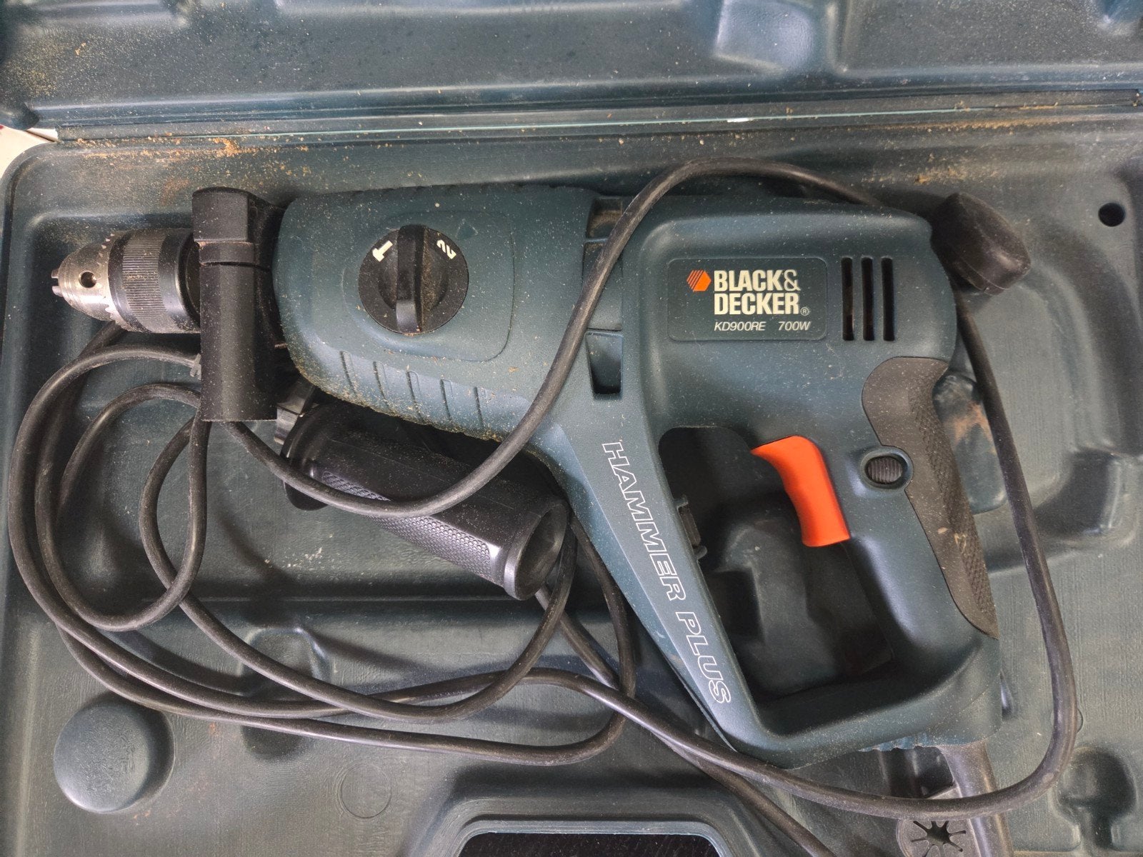 Black & Decker KD900RE Boorhamer 700W met koffer, Boor- en/of Breekhamer, Ophalen of Verzenden, Klopboormechanisme, Gebruikt