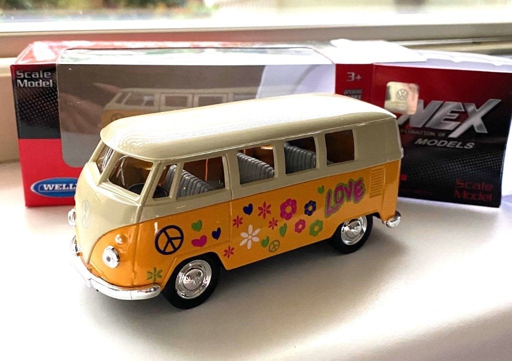Welly Volkswagen Transporter T1 Love & Peace geel, Ophalen of Verzenden, Nieuw, Auto, Overige merken