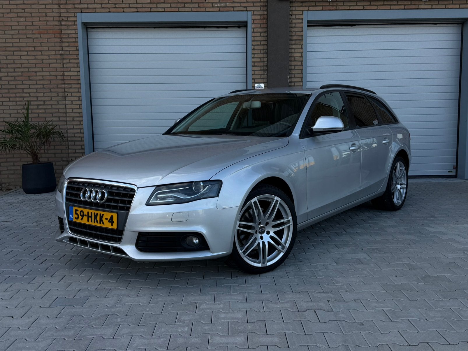 Audi A4 Avant S-line 2.0T | NWE koppeling  | Trekhaak | NAP, Voorwielaandrijving, Euro 5, Zwart, 4 cilinders