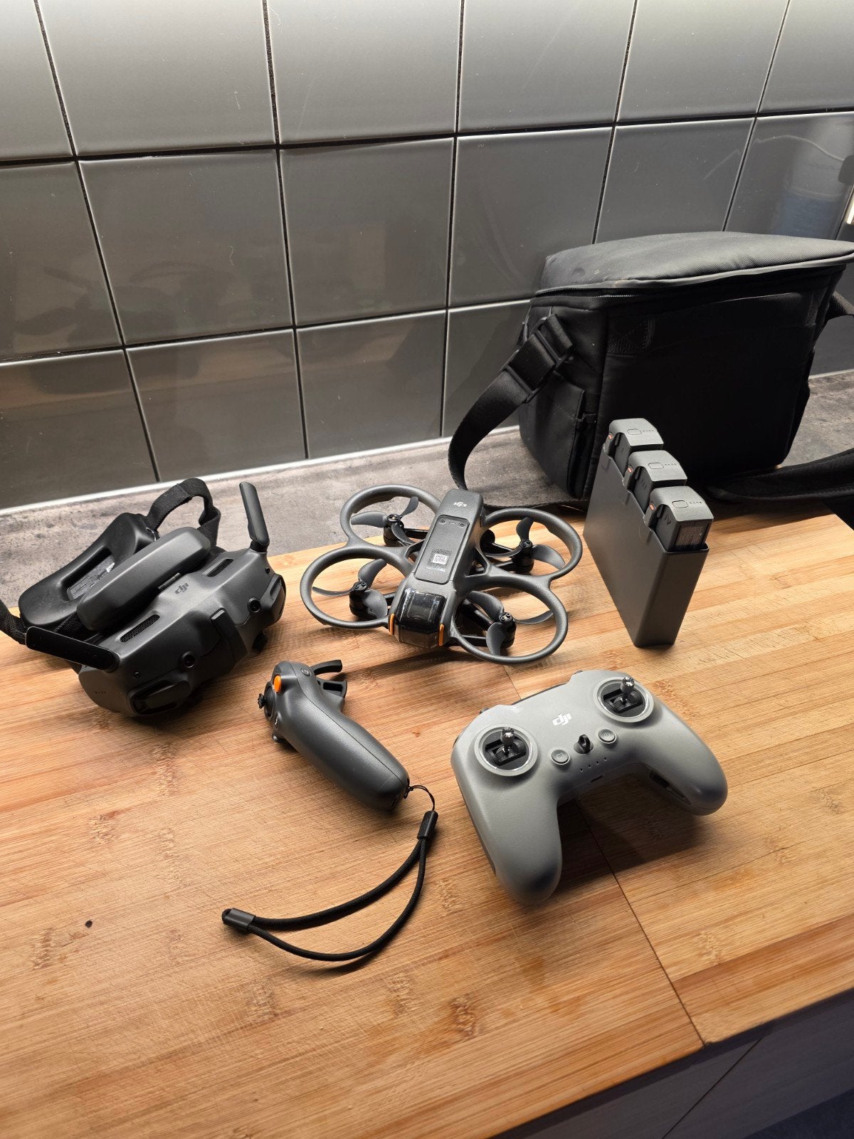DJI Avata Pro-View Combo met extra accu's en tas, 250 tot 900 gram, Cameradrone, Extra accu('s), Zo goed als nieuw