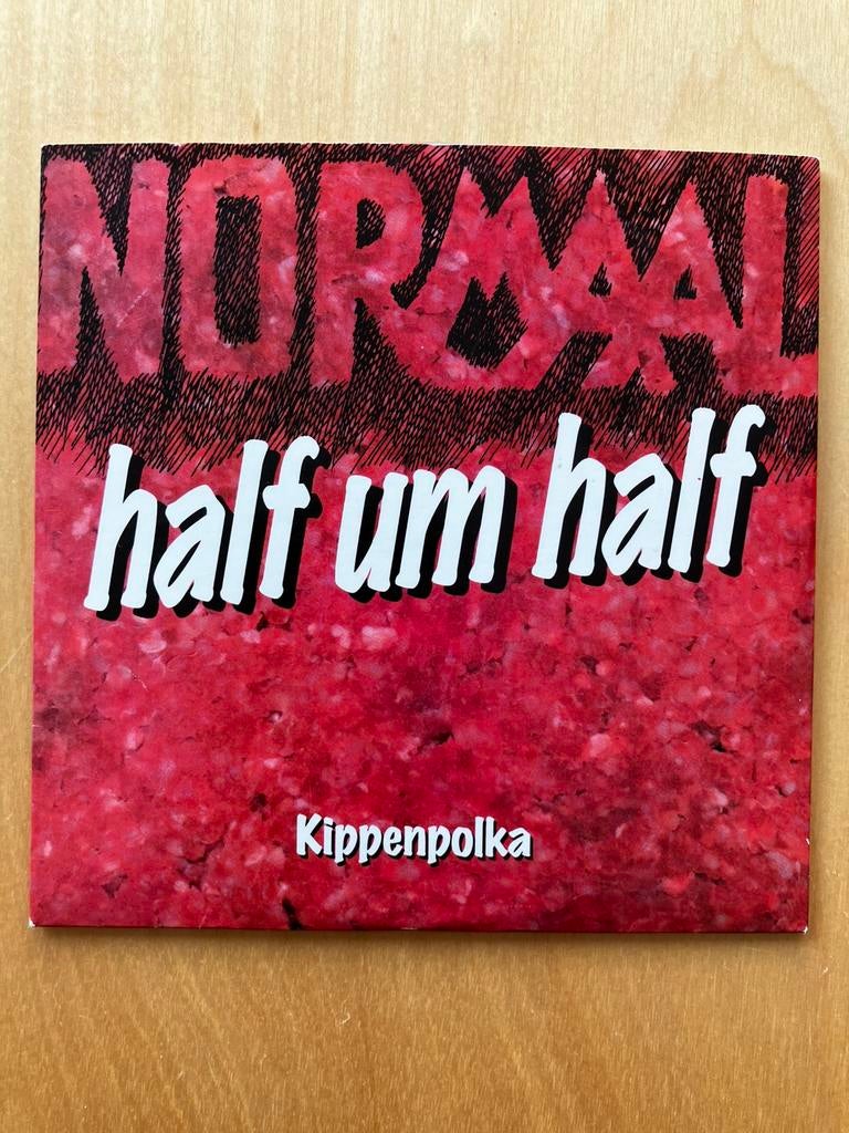 CD singel Normaal (Half um half - Kippenpolka), 1 single, Ophalen of Verzenden, Zo goed als nieuw, Nederlandstalig