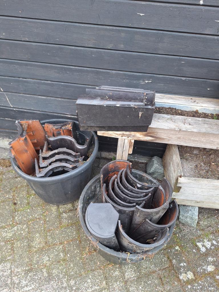 Gevelpannen / nokvorsten zwart geglazuurd, Ophalen, Zwart, Steen of Klei, Dakpannen