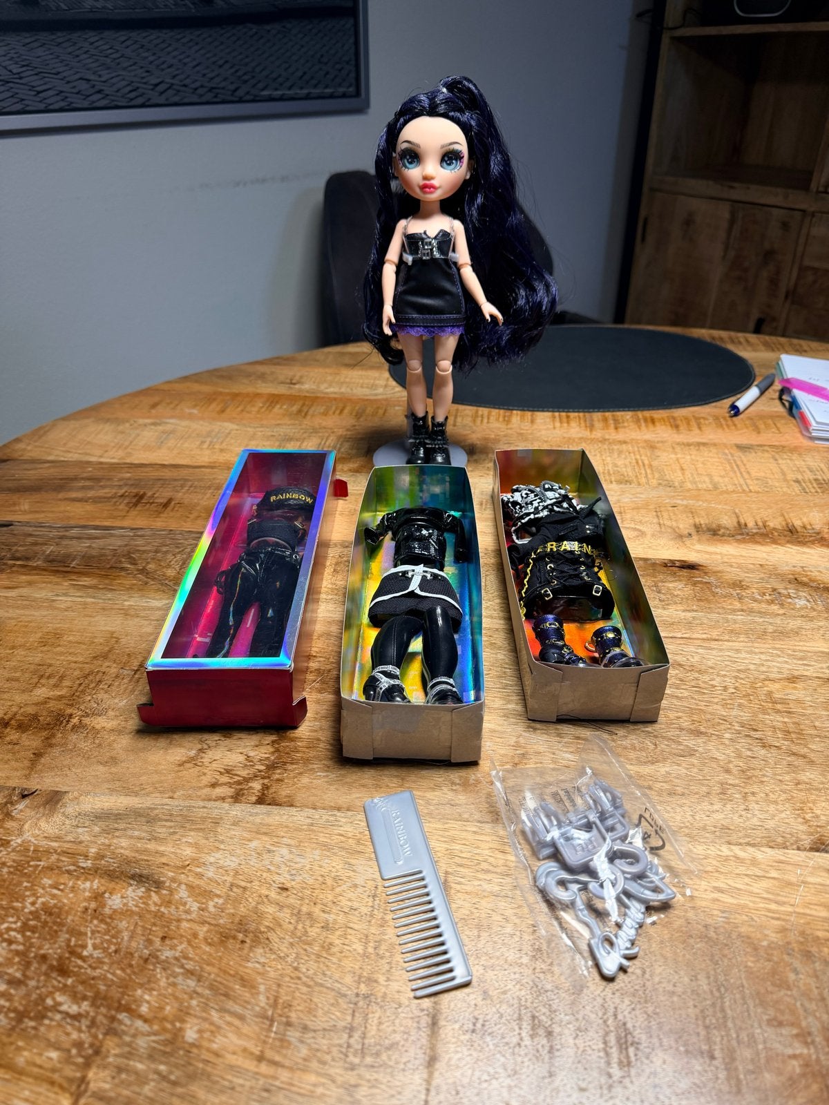 Rainbow High Shadow High Natasha Zima pop met accessoires, Kinderen en Baby's, Speelgoed | Poppen, Ophalen, Zo goed als nieuw