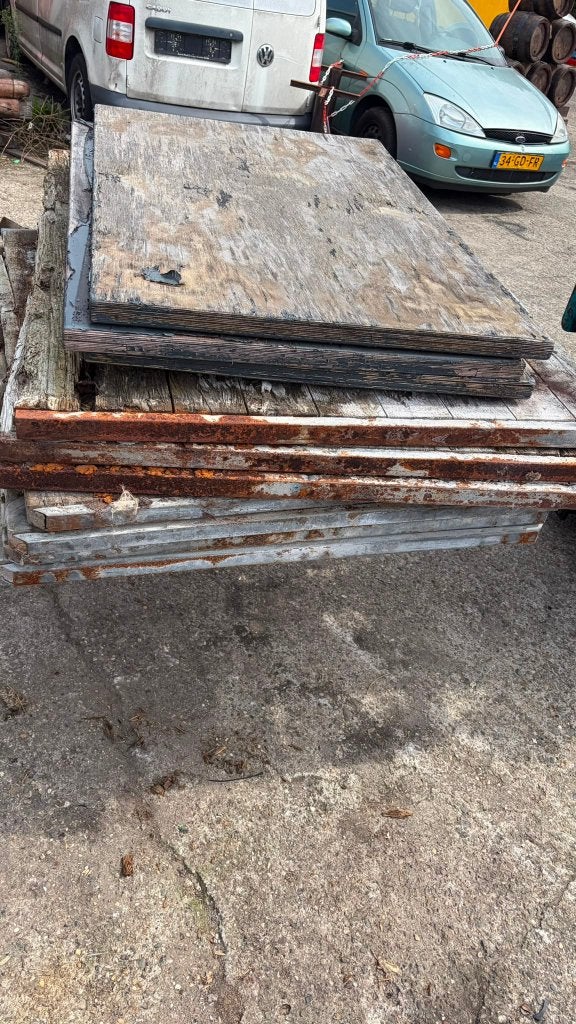 steenschotten 7 stalen frames met houten platen, Ophalen, Gebruikt, Hout