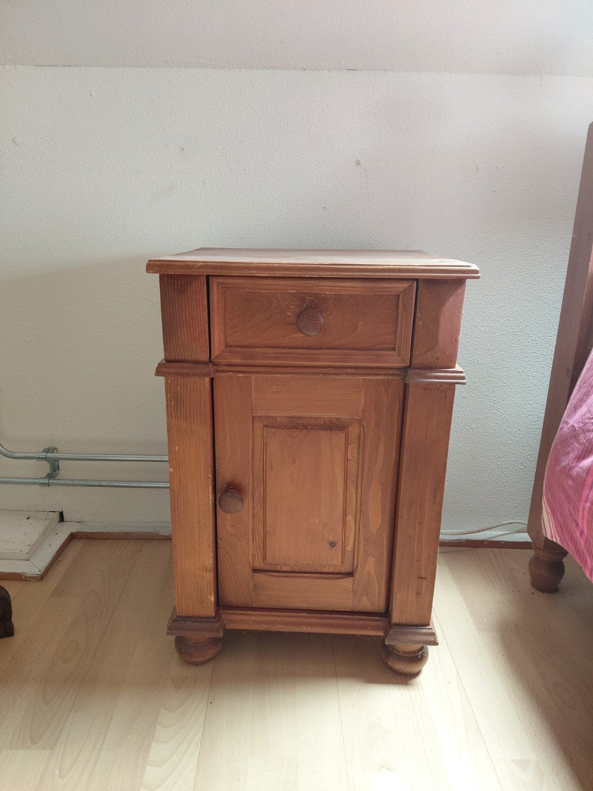 Houten nachtkastje met lade en deurtje, Huis en Inrichting, Ophalen, Gebruikt, Minder dan 45 cm, 55 tot 70 cm