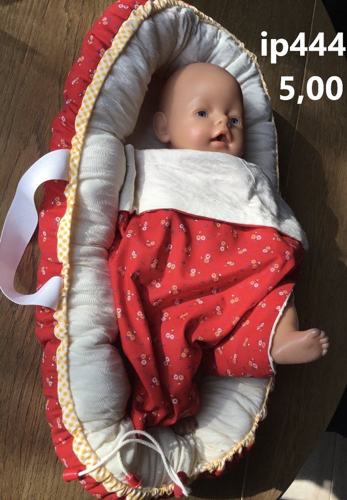 Poppenkleertjes baby born. Babynestje . Opbrengst KiKa., Ophalen of Verzenden, Nieuw, Babypop