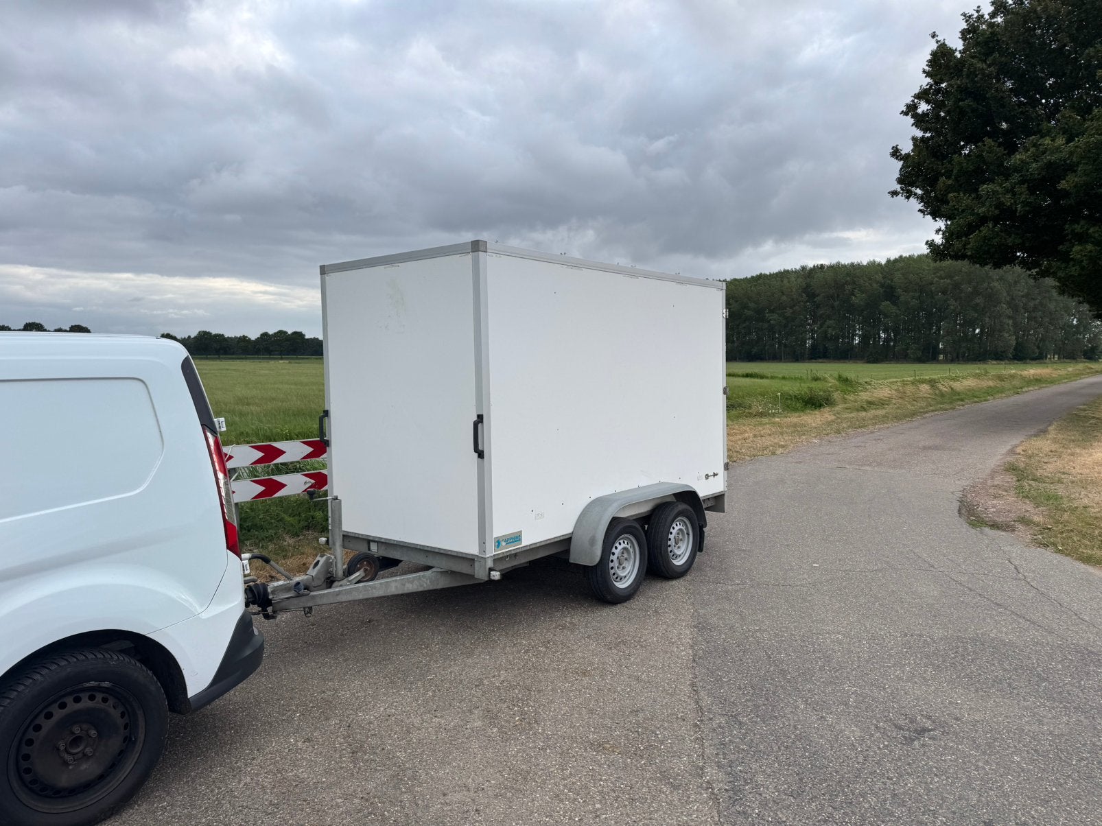 Hapert Sapphire gesloten aanhanger, Ophalen, Zo goed als nieuw
