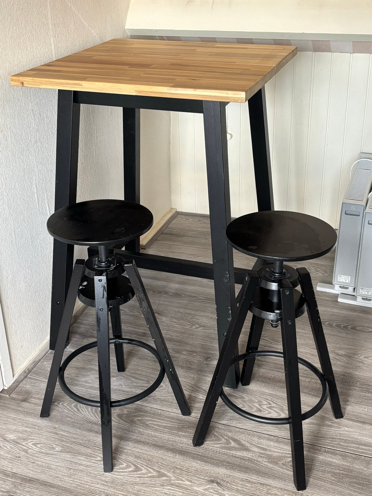 Barset met 2 krukken - Zwart en Hout, Ophalen, Gebruikt, In hoogte verstelbaar, 90 cm of meer
