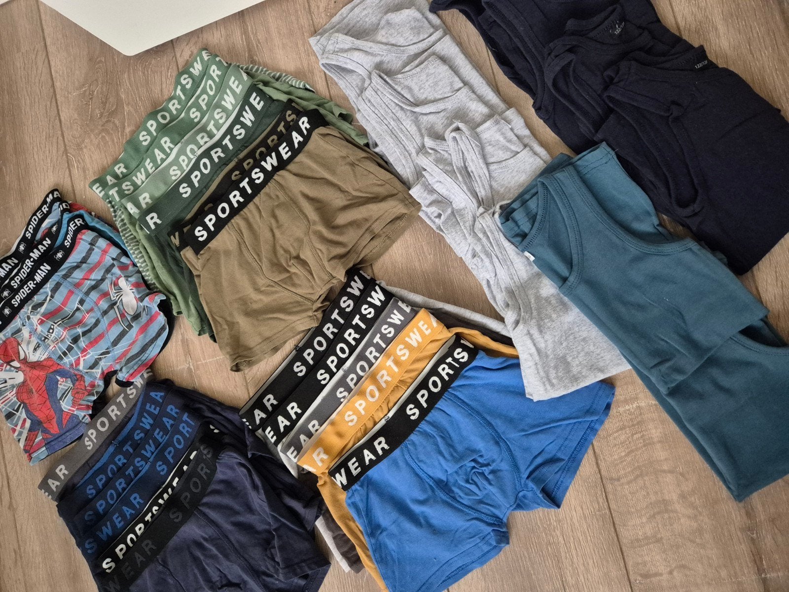 Set van 10 hemden en 21 boxers maat 122/128, Kinderen en Baby's, Gebruikt, Ophalen of Verzenden, Jongen, Nacht- of Onderkleding