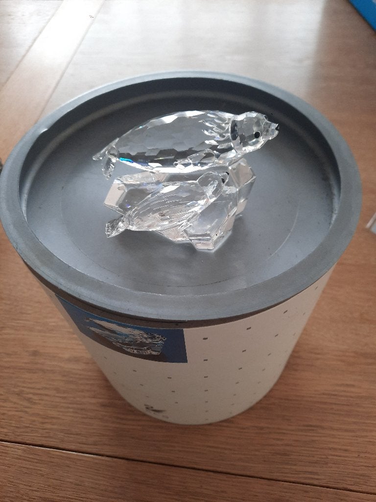 Swarovski. Zeehonden. In box, Ophalen of Verzenden, Zo goed als nieuw, Figuurtje