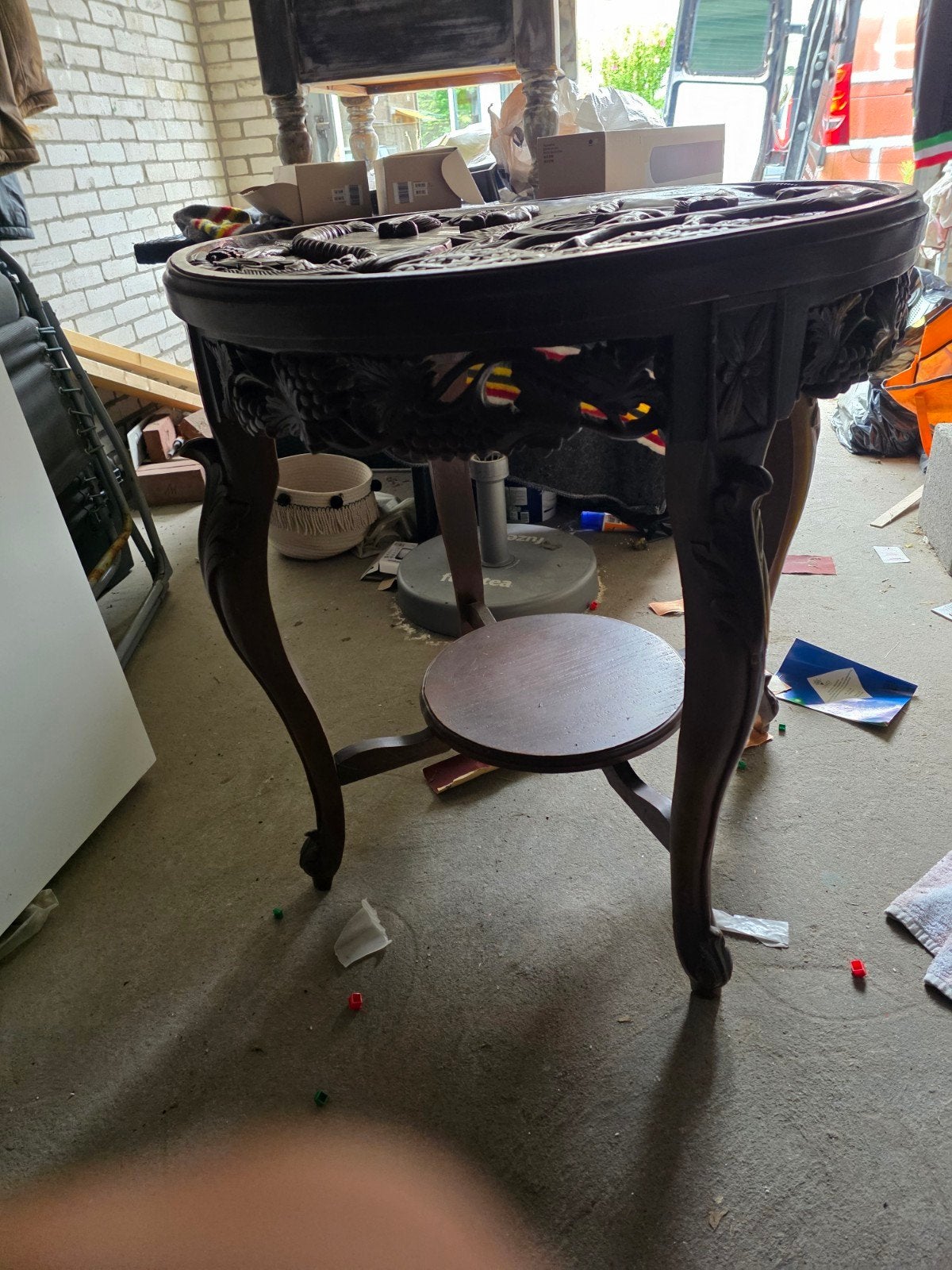 Antieke houten salontafel met gedetailleerd houtsnijwerk, Antiek en Kunst, Antiek | Meubels | Tafels, Ophalen