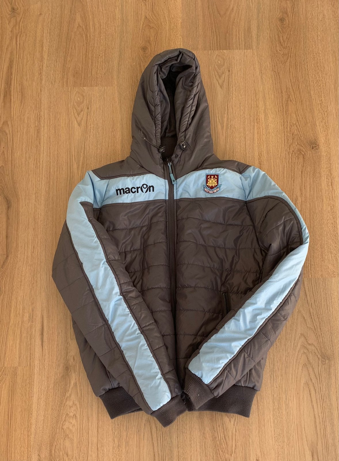 West Ham United winterjas Macron maat M/L, Ophalen of Verzenden, Zo goed als nieuw, Shirt