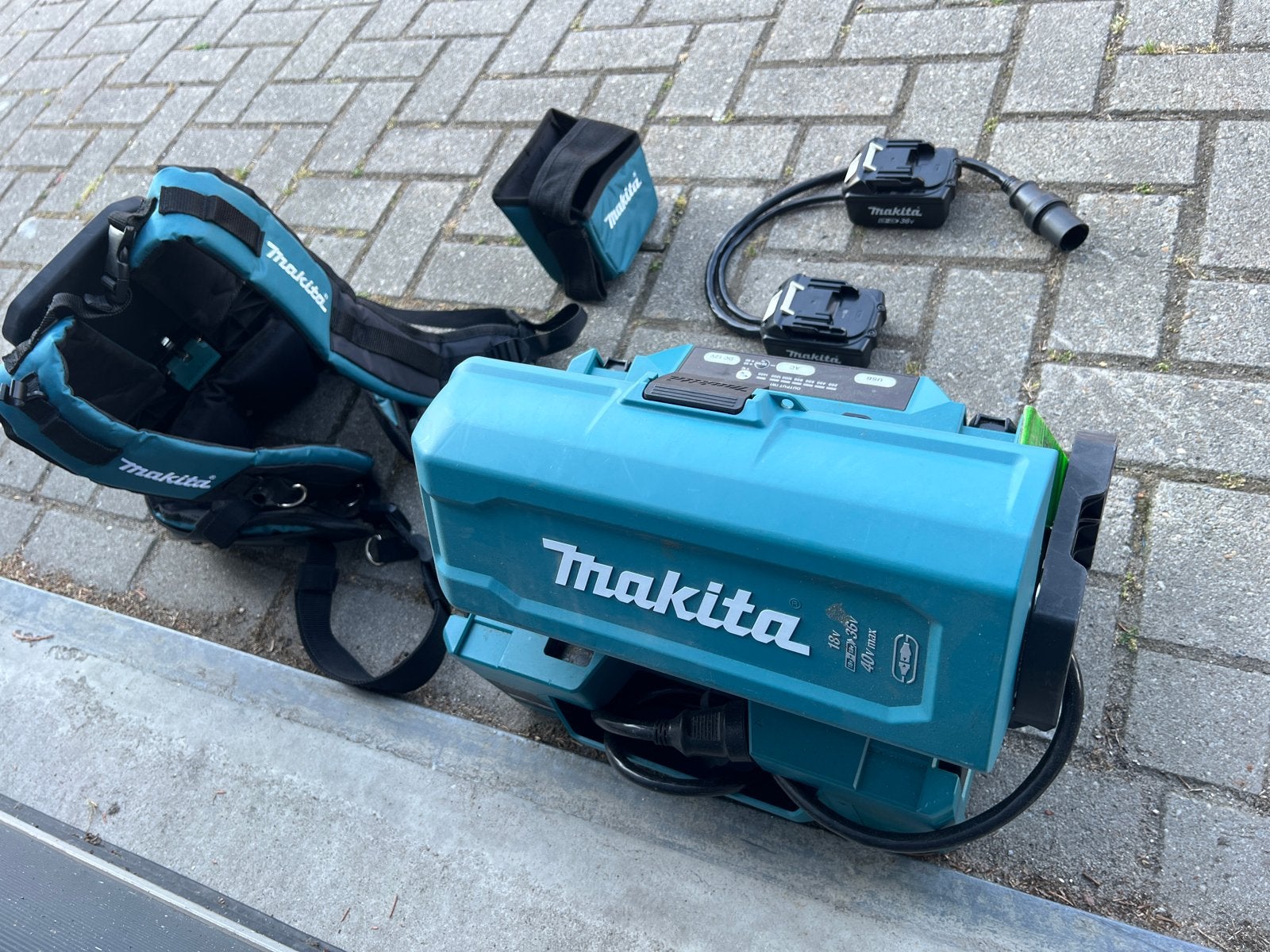 Makita Mobiele Stroomvoorziening BAC01PDC01NL  op 18V Accu's, Ophalen of Verzenden, Zo goed als nieuw