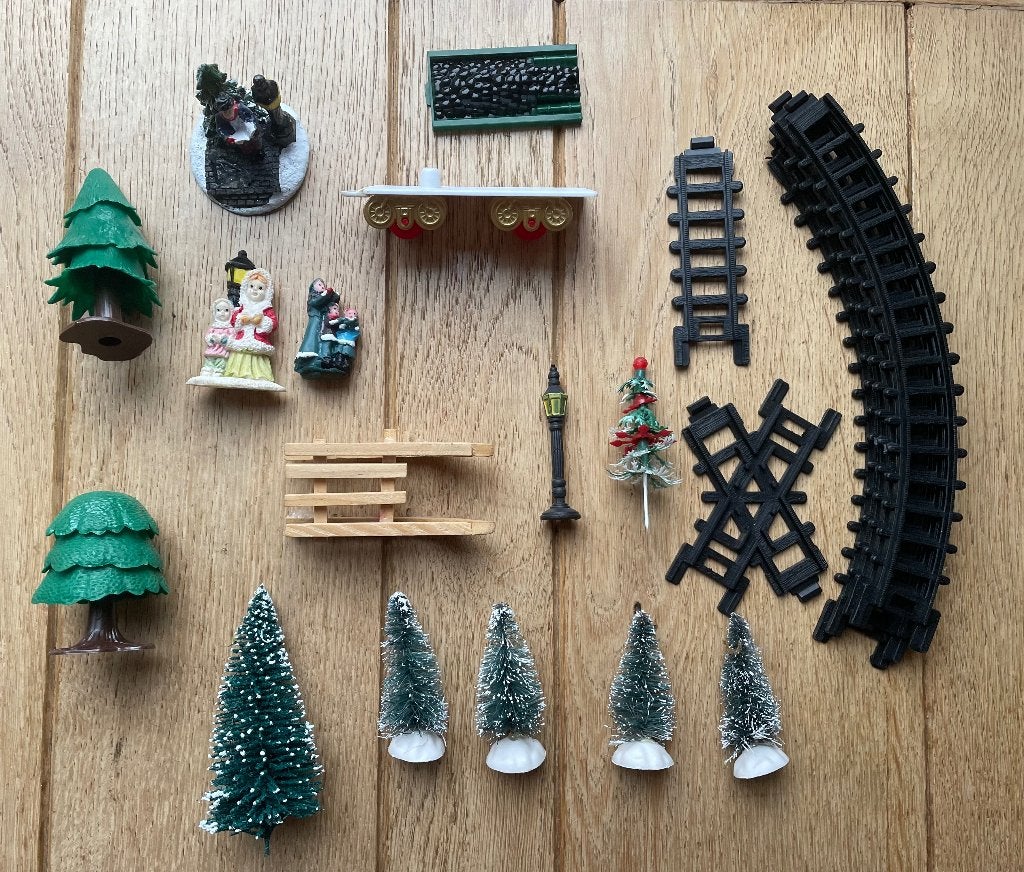 Kerstdorp boompjes poppetjes slee treinrails | deco kerst, Diversen, Ophalen of Verzenden