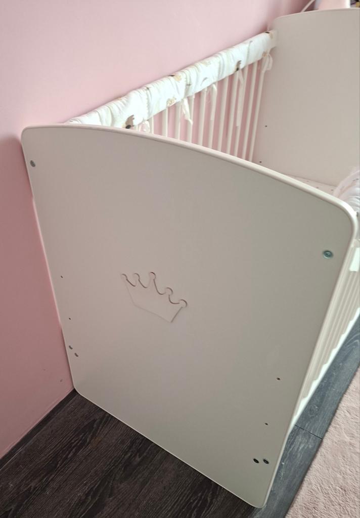 Ledikant 120x60 met kroon detail, matras en bedbumper, Ophalen, Zo goed als nieuw, Ledikant