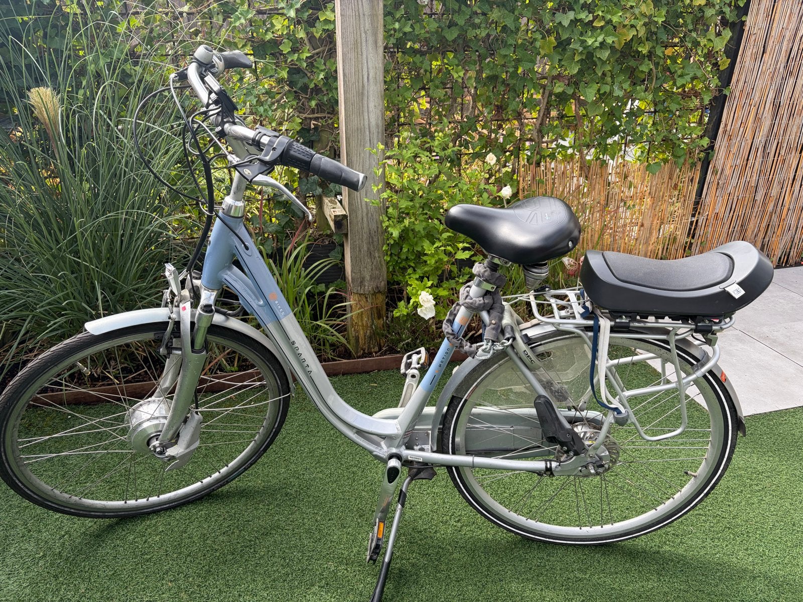 Elektrische damesfiets - Opknapper (accu, licht, voorwiel), Fietsen en Brommers, Elektrische fietsen, Ophalen of Verzenden, Gebruikt