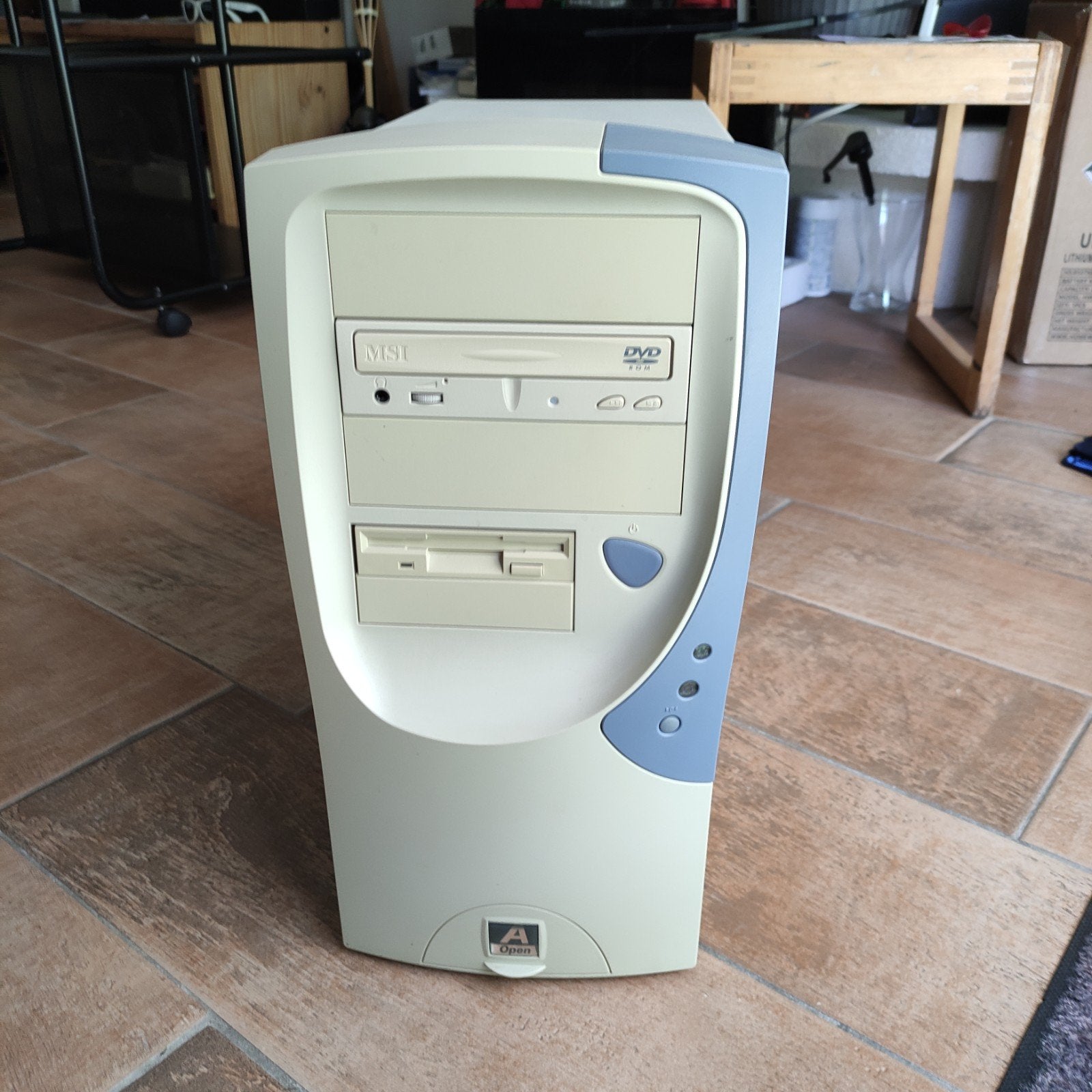 2 Oude PC's zonder harde schijven, eventueel los te koop, Gebruikt, Minder dan 4 GB, Onbekend, Geen