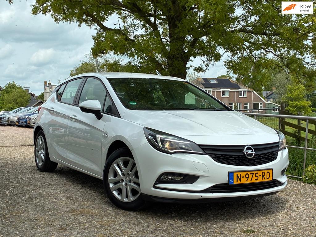 Opel Astra 1.0 Innovation | Cruise + Airco nu € 6.975,-!, Gebruikt, 610 kg, Leder, Bedrijf