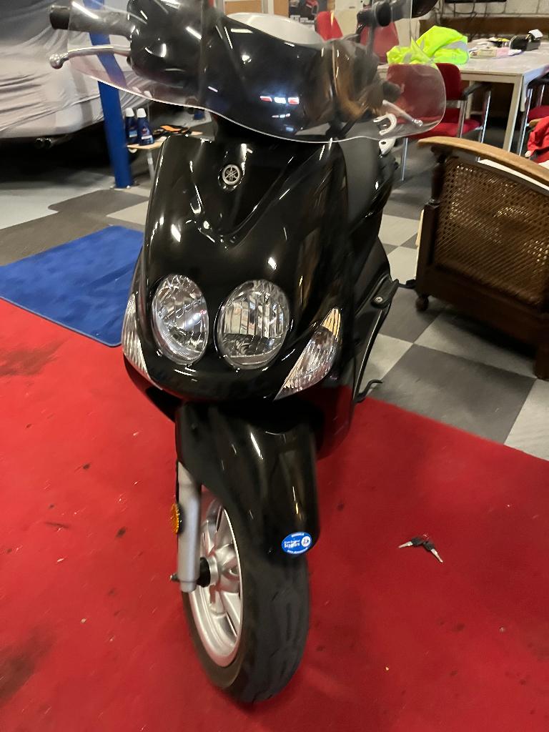 YAMAHA NEOS 4 SCOOTER, Fietsen en Brommers, Scooters | Yamaha, Ophalen, Maximaal 45 km/u, Zo goed als nieuw, Benzine