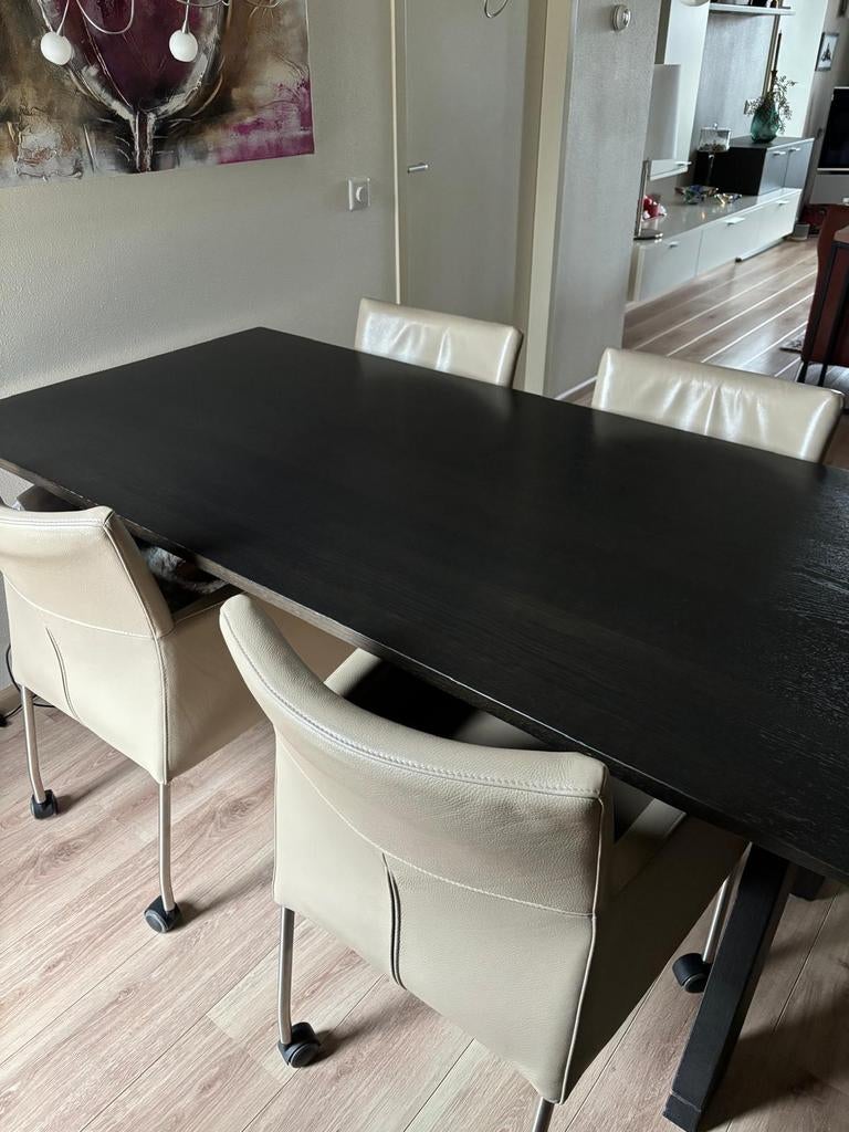 Eettafel met 4 stoelen. Tafel is 190 bij 90 breed, Eikenhout, Zo goed als nieuw, 150 tot 200 cm, Vier personen