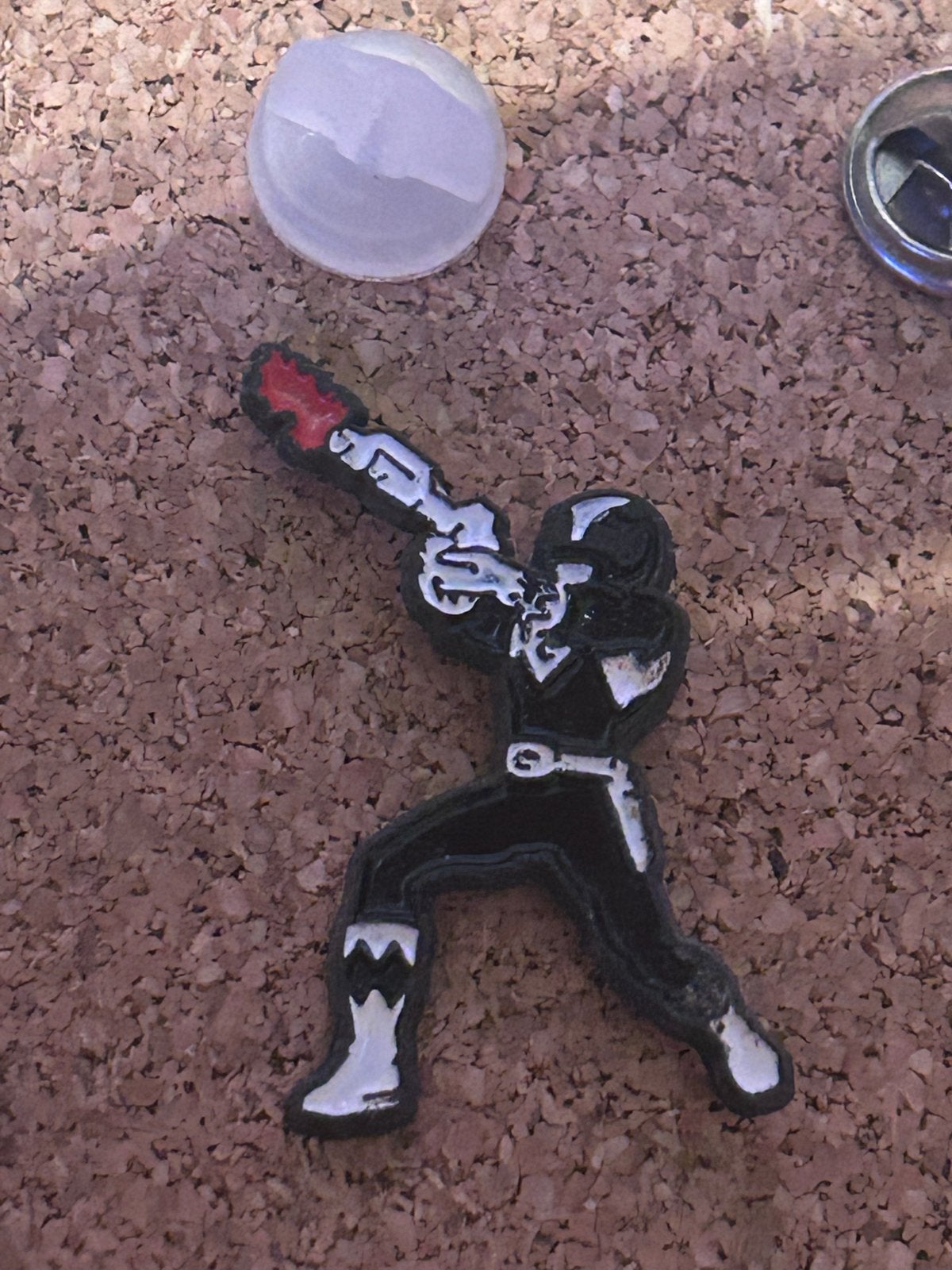 Power Rangers Zwarte Ranger Pin, Ophalen of Verzenden, Zo goed als nieuw, Figuurtje, Speldje of Pin