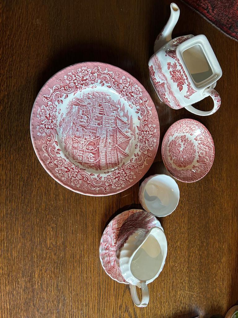 Engels servies rood, Ophalen