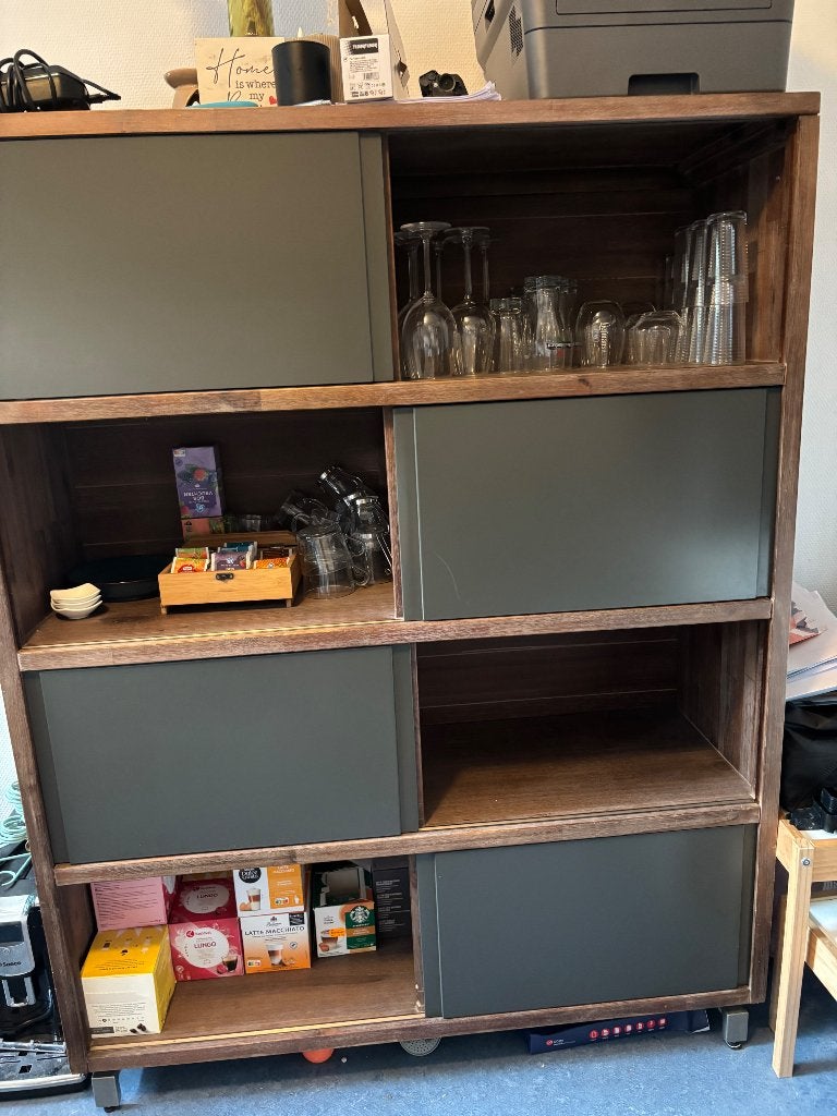 Mooie Xooon service kast, Ophalen, Met deur(en), 100 tot 150 cm, Zo goed als nieuw