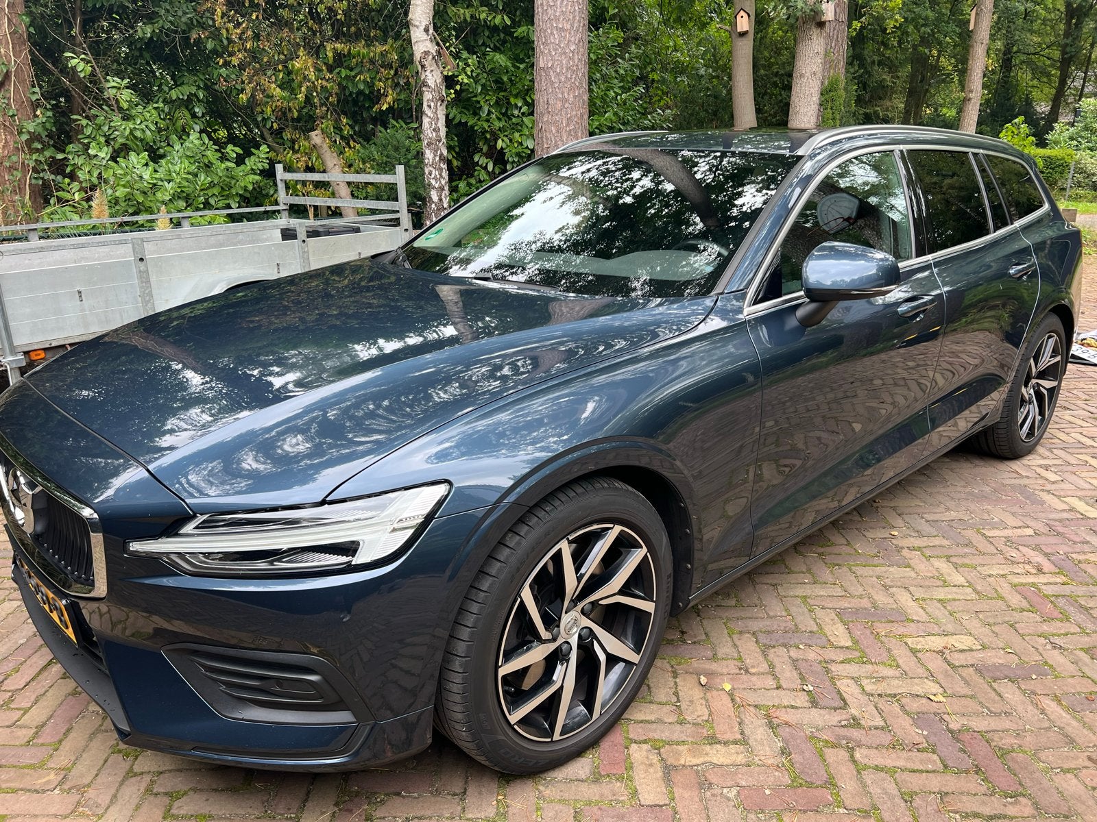 Volvo V60 T5 250pk Geartronic 2019 Blauw, Auto's, Stof, 1800 kg, Zwart, 4 cilinders