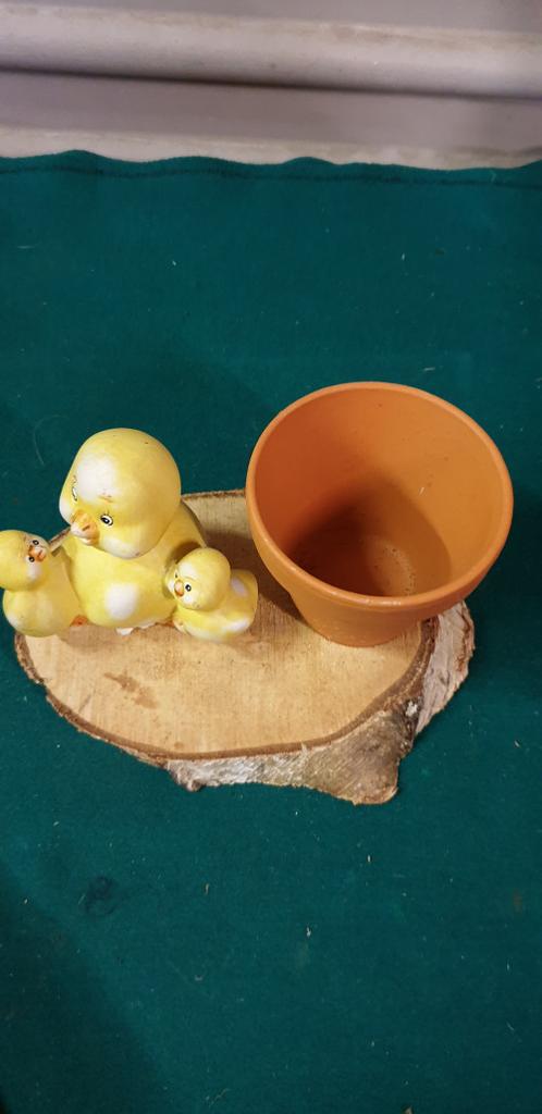 bloempot op boomstamm met kuikens, Ophalen of Verzenden, 'T Olde Gre-j, Info@toldegrej.nl, Endepoelstraat 20f Didam