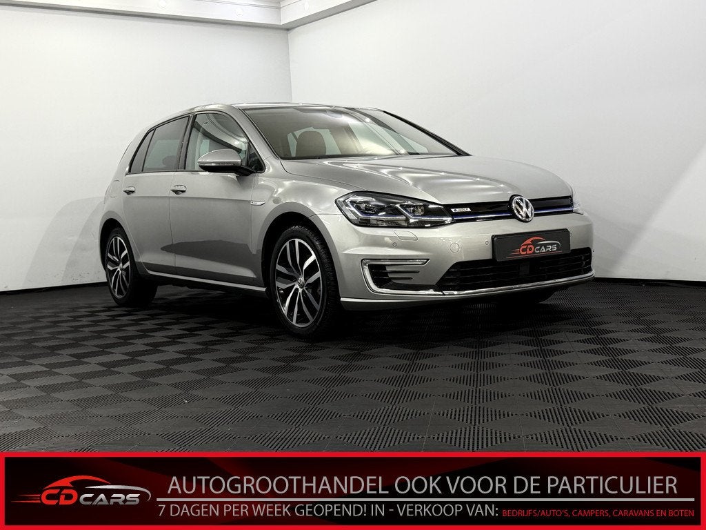 Volkswagen e-Golf E-DITION Leder, Camera, Navi, Virtual desk, Auto's, Volkswagen, 136 pk, Gebruikt, Zilver of Grijs, 1515 kg