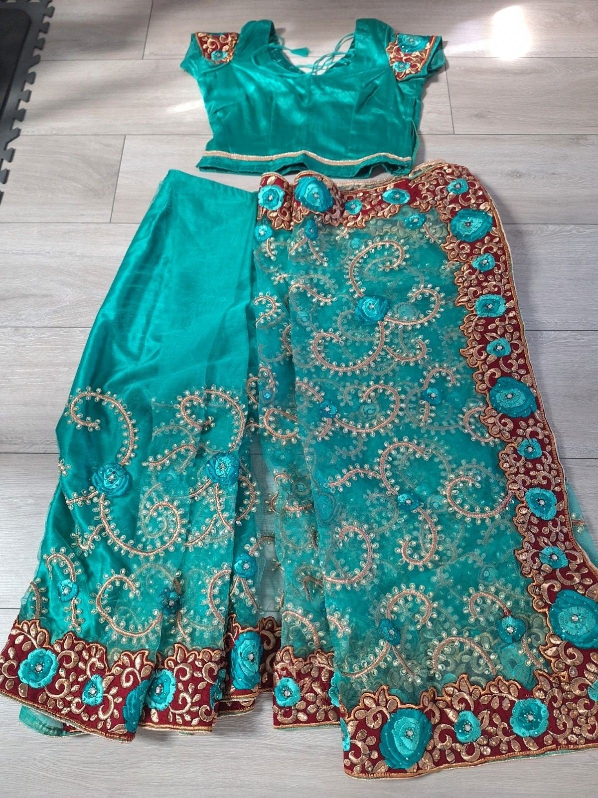 Prachtige Indiase Sari - Groen met borduursels, Overige typen, Maat 42/44 (L), Ophalen of Verzenden, Groen