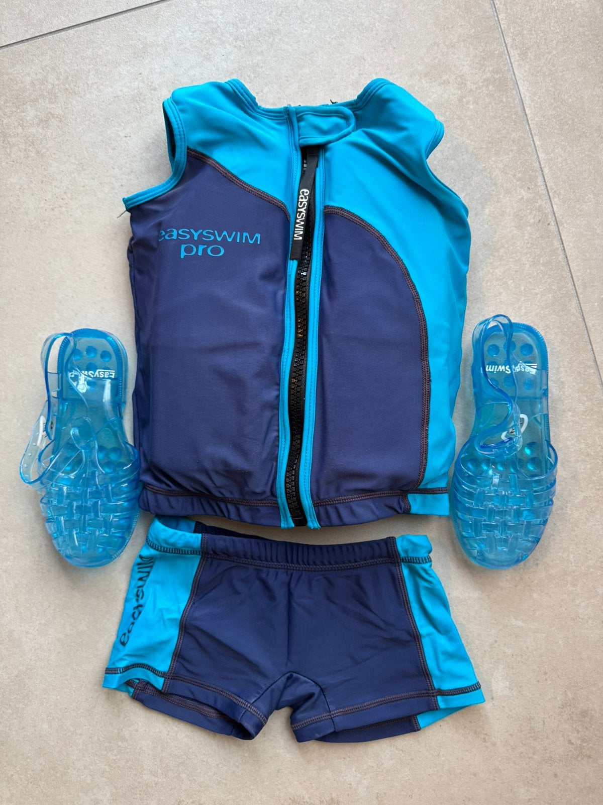 EasySwim Pro drijfpak maat M incl. Schoenen maat 29, Kinderen en Baby's, Kinderkleding | Kinder-zwemkleding, Ophalen of Verzenden
