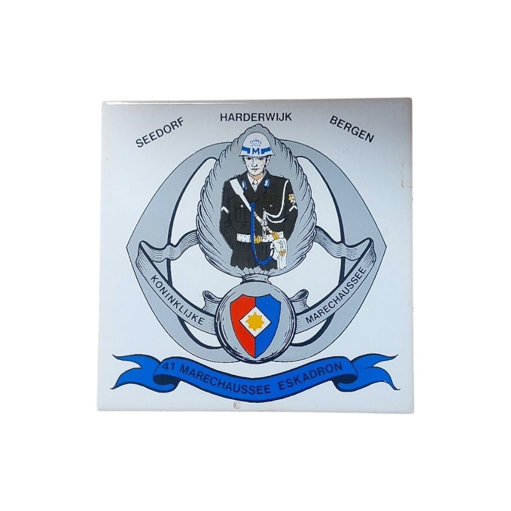 Tegel 41 Marechaussee Eskradron Seedorf/Harderwijk/Bergen, Ophalen of Verzenden, Marechaussee, Nederland, Embleem of Badge
