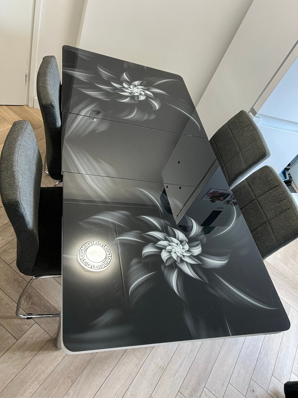 Uitschuifbare eettafel met glazen blad - 130/170 cm