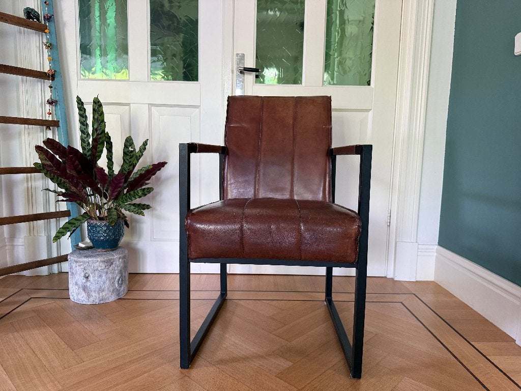 2 stoere en tijdloze armstoelen in warm cognacbruin leer, Ophalen
