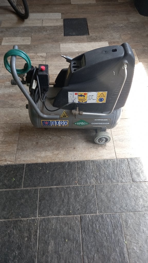 Compressor met toebehoren, Ophalen, Gebruikt, Minder dan 200 liter/min, Minder dan 25 liter