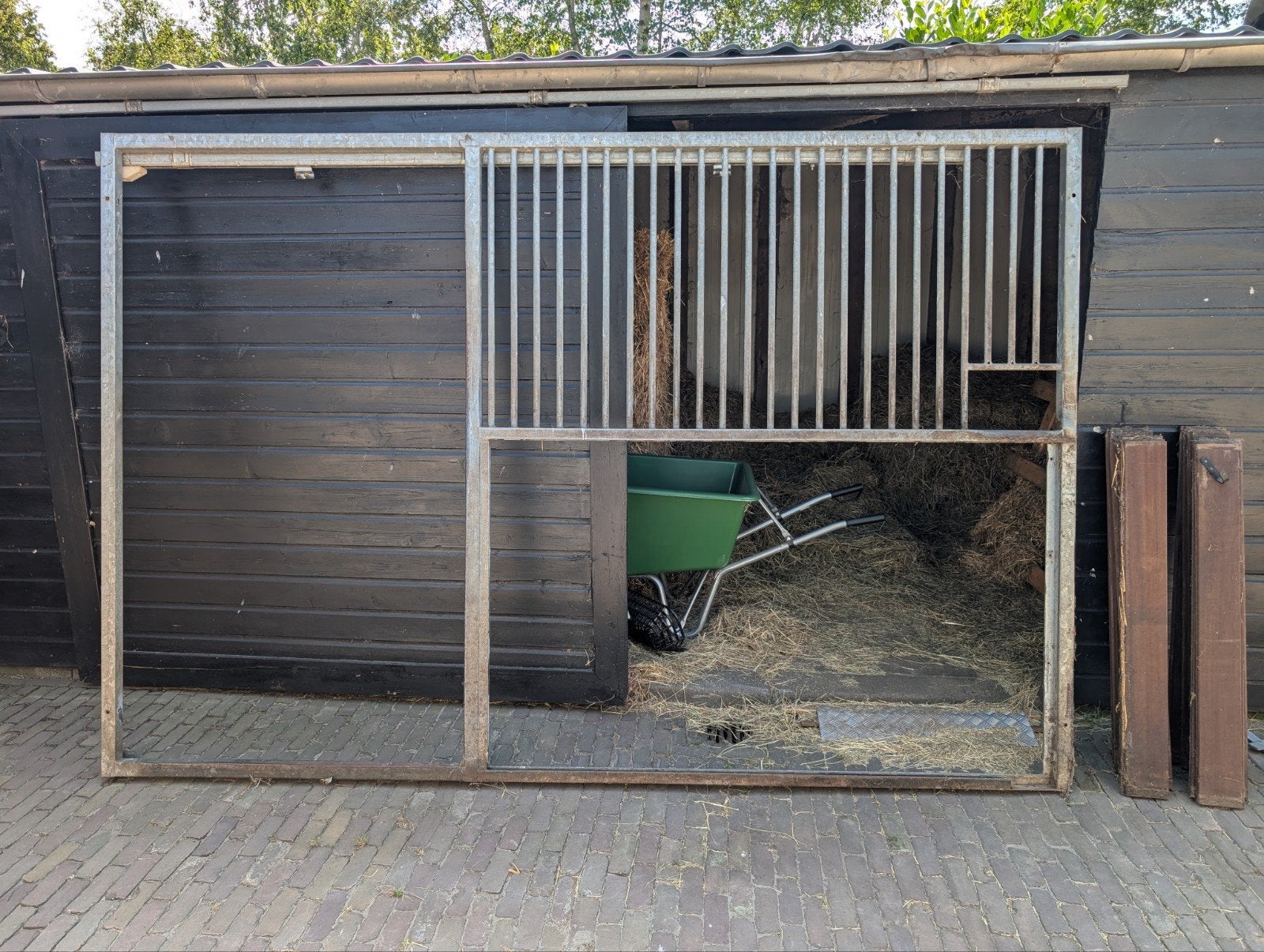 Stal voorwand hardhouten planken met schuifdeur 330x220cm, Dieren en Toebehoren, Ophalen, Zo goed als nieuw, Dressuur