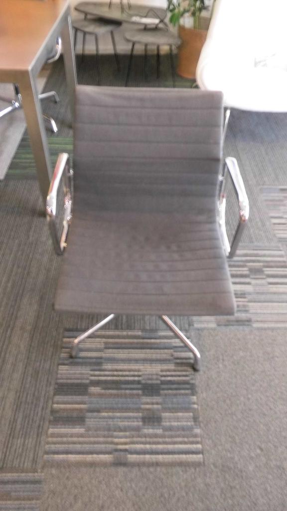 Vitra Eames EA 108, grijs Hopsak, Chroom, Huis en Inrichting, Bureaustoelen, Zo goed als nieuw, Bureaustoel, Grijs, Ophalen