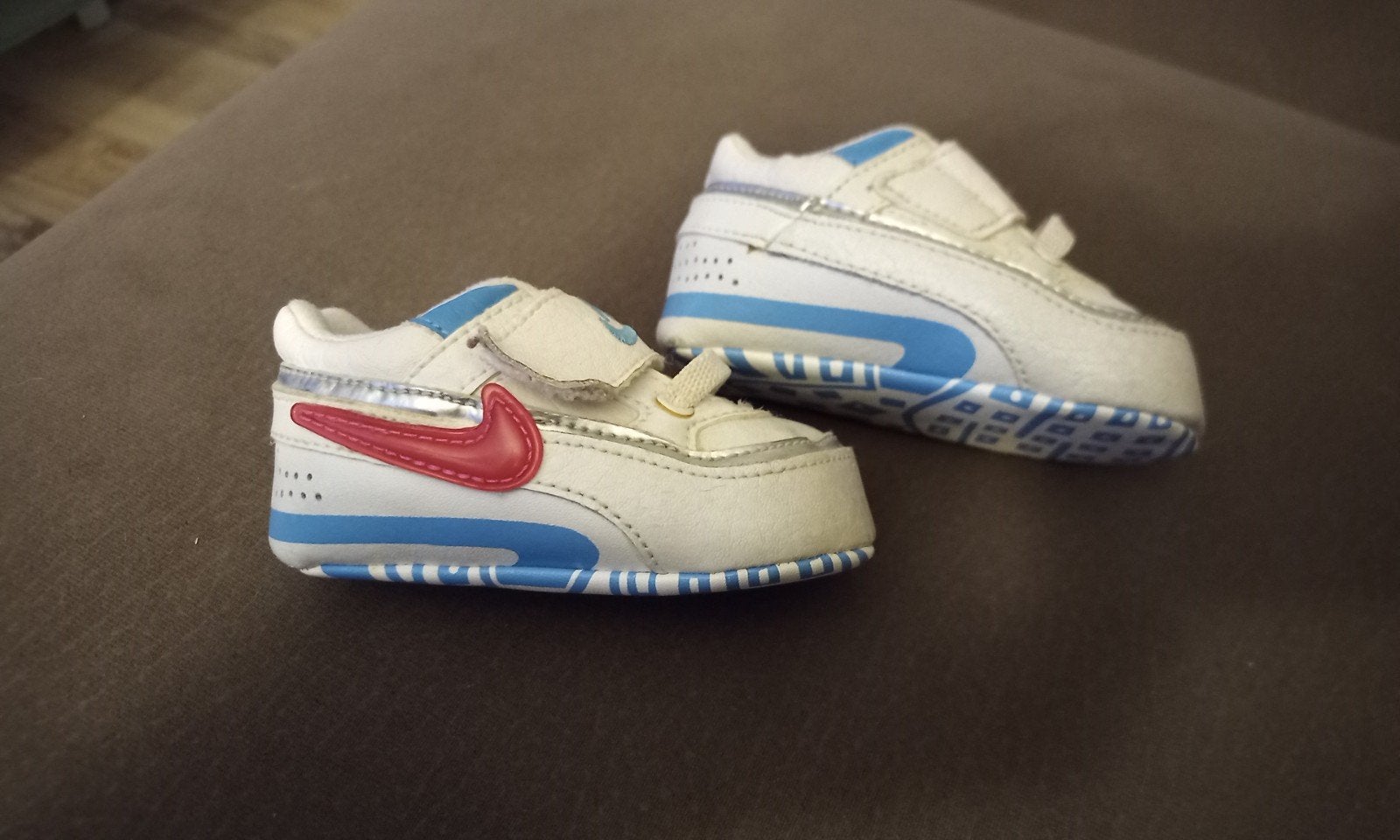Unieke Nike Air Classic BW slofjes - Maat 17 / 2C, Slofjes, Gebruikt, Jongetje of Meisje, Ophalen of Verzenden