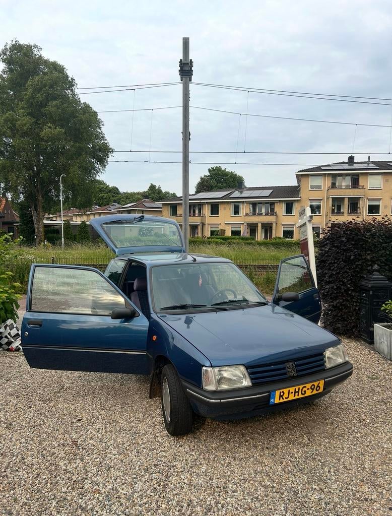Peugeot 205 1.4 Generation 1997 Blauw, Auto's, Voorwielaandrijving, 4 cilinders, Blauw, Origineel Nederlands