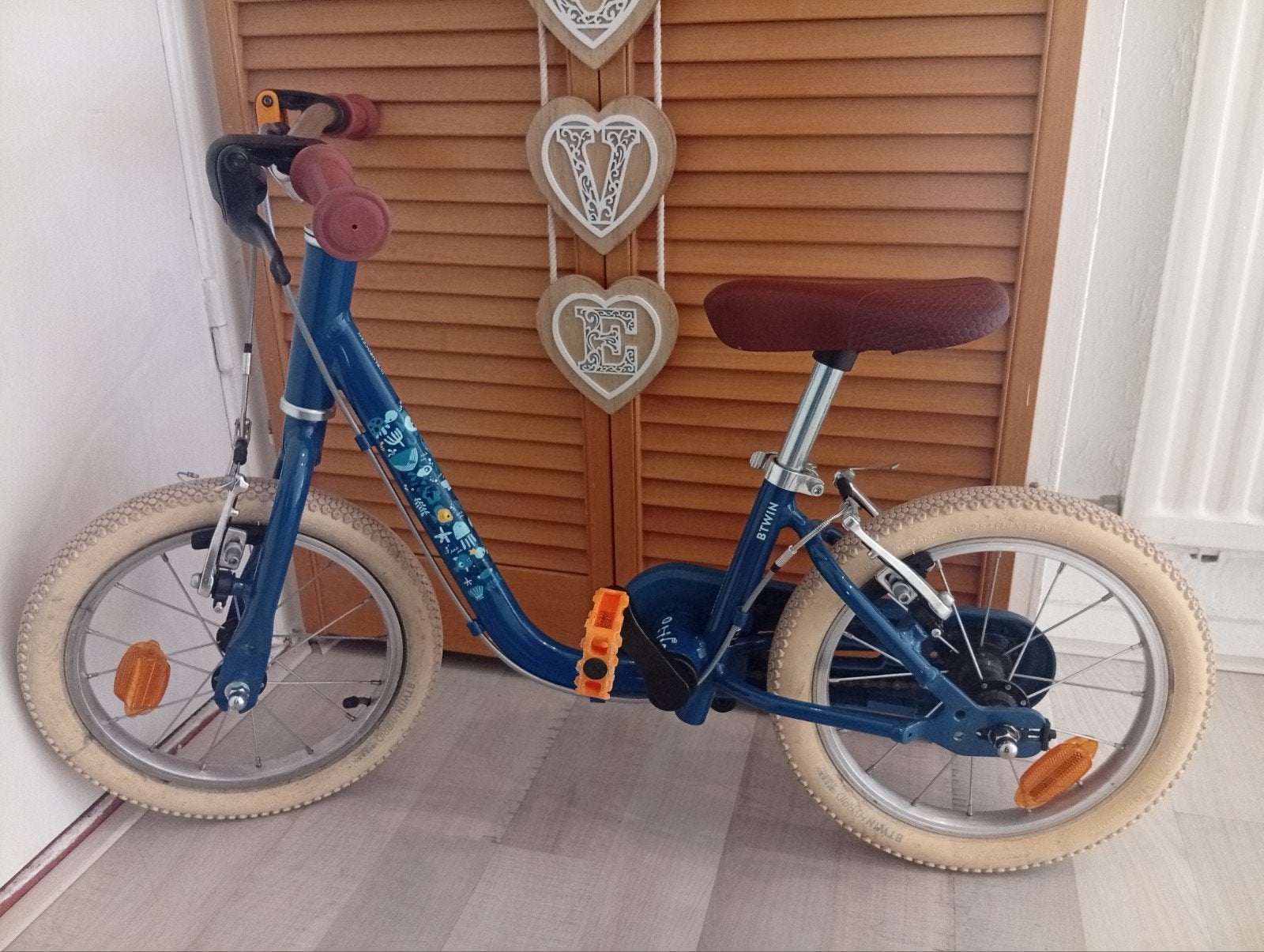 B'Twin kinderfiets 14 inch, blauw, met terugtraprem, Fietsen en Brommers, Ophalen, Gebruikt, Minder dan 16 inch, B'Twin