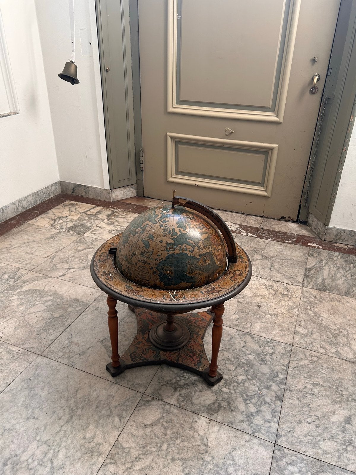 Antieke wereldbol met drankenkastje, Antiek en Kunst, Ophalen
