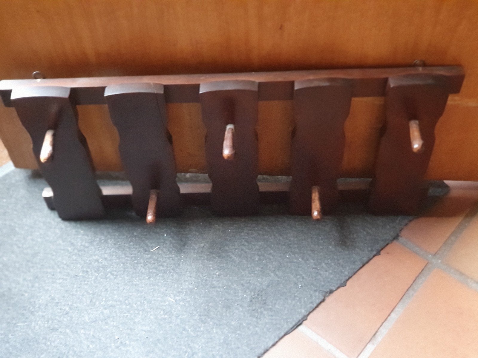 Wandkapstok donker eiken met 5 ophanghaken, Wandkapstok, Gebruikt, Ophalen of Verzenden, Minder dan 100 cm