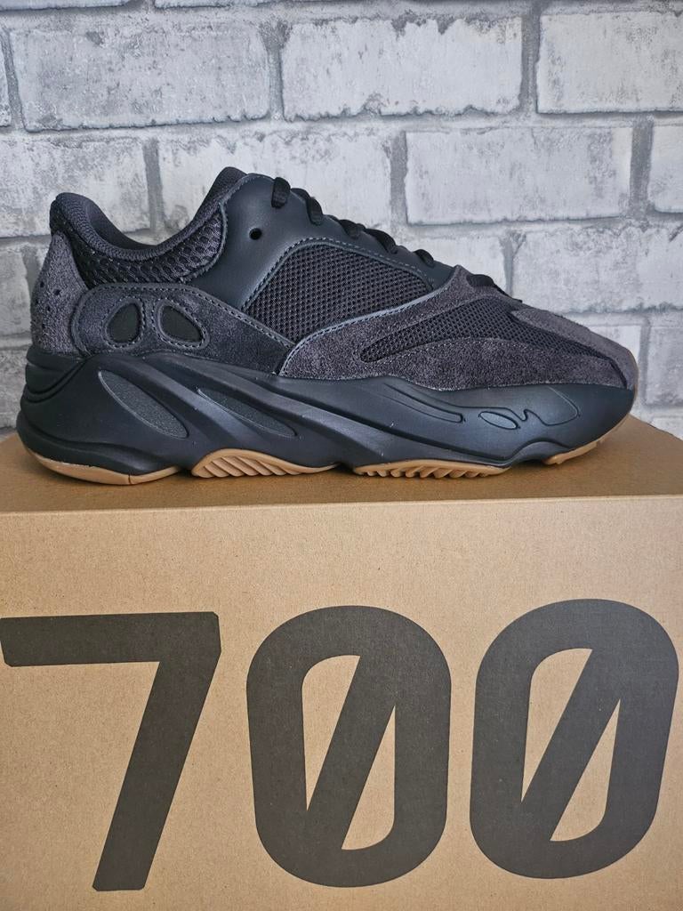 Adidas yeezy boost 700 maat 42, Ophalen of Verzenden, Nieuw, Zwart