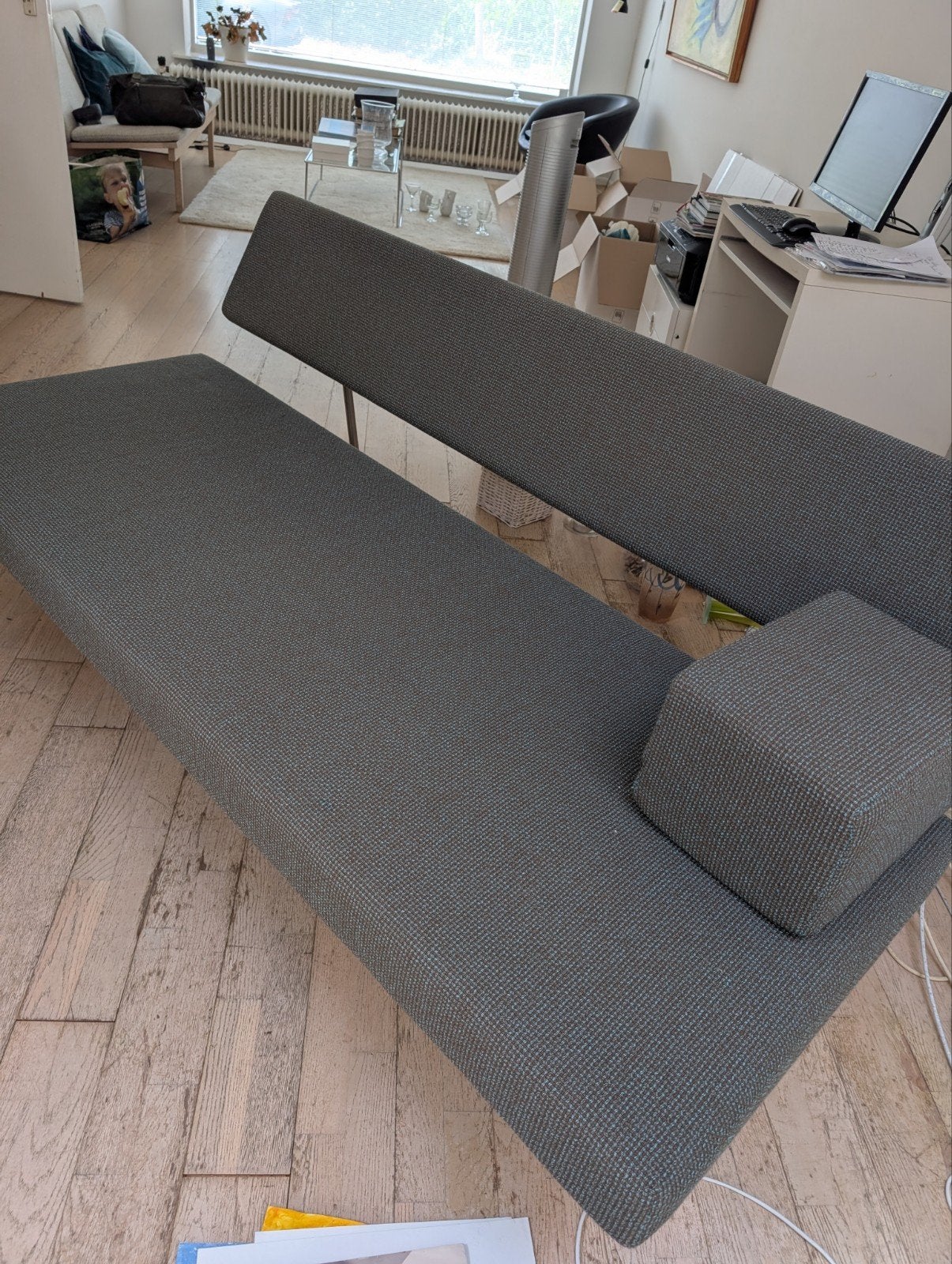 Moderne bank/slaapbank met metalen poten, Gebruikt, 150 tot 200 cm, Tweepersoons, 75 tot 100 cm